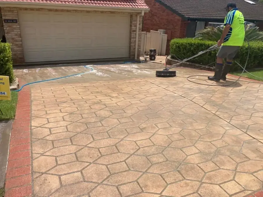 Residential driveway mid pressure clean